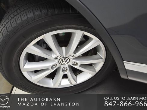 Used 2014 Volkswagen Touareg Sport AWD/4WD image 39