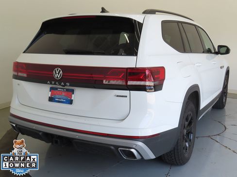 Used 2024 Volkswagen Atlas Peak Edition SE image 4