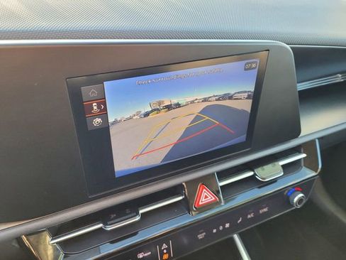 Used 2025 Kia Niro LX image 14