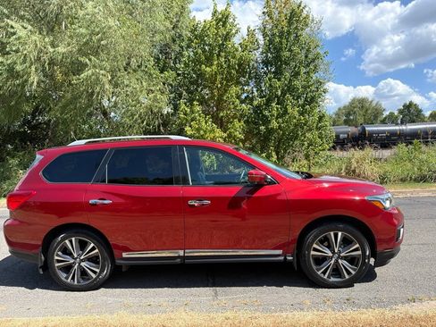 Used 2018 Nissan Pathfinder Platinum AWD/4WD image 1