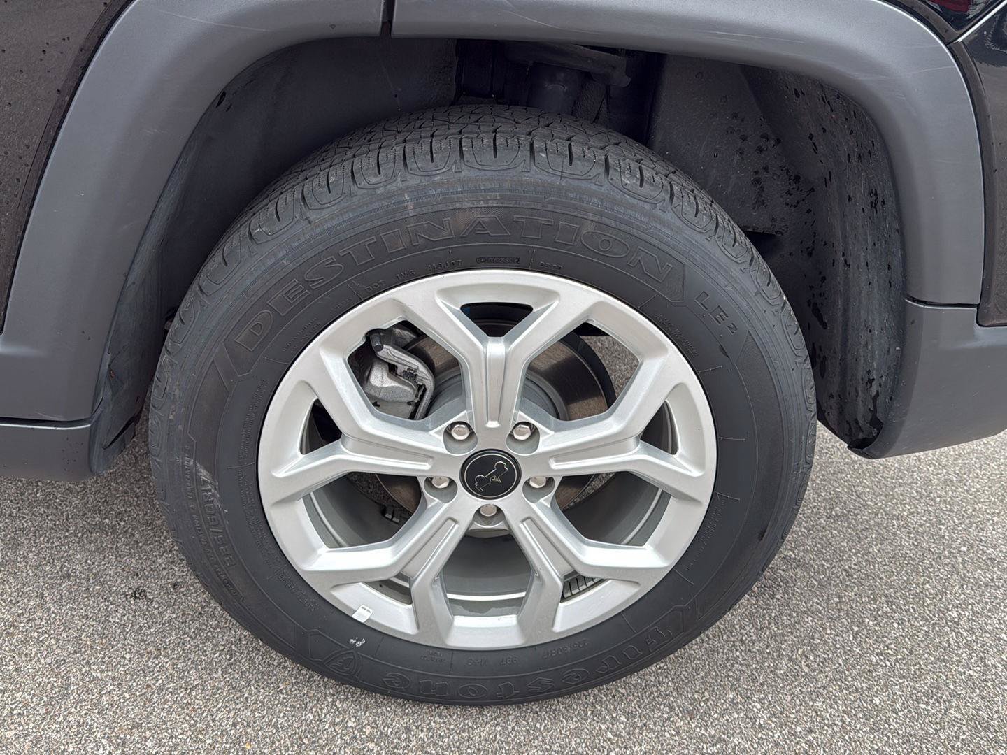 Used 2025 Jeep Compass Latitude AWD/4WD image 16