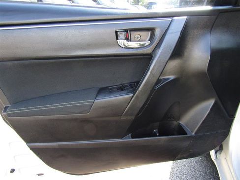 Used 2018 Toyota Corolla LE image 9