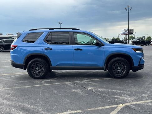Certified 2025 Honda Pilot TrailSport image 3