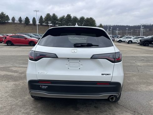 Used 2024 Honda HR-V Sport image 4