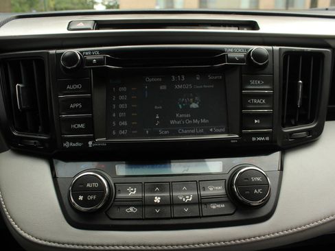 Used 2017 Toyota RAV4 XLE w/ All Weather Liner Package AWD/4WD image 33
