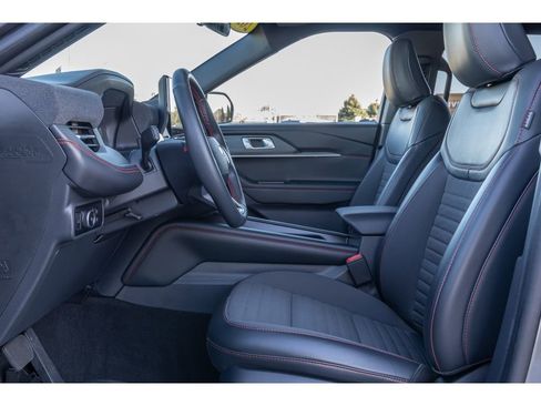 Used 2025 Ford Explorer ST-Line image 17