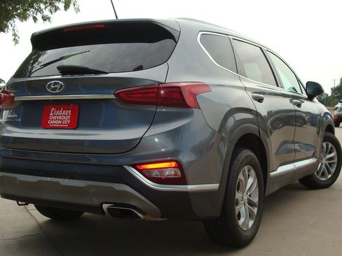 Used 2019 Hyundai Santa Fe SE image 4