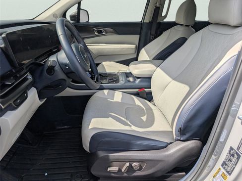 Used 2026 Kia Carnival SX w/ SX Dark Edition Package image 10