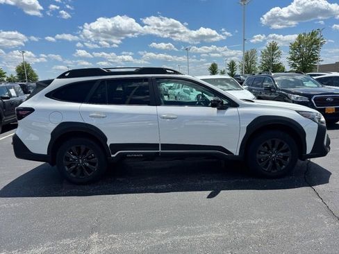Used 2024 Subaru Outback Onyx Edition AWD/4WD image 2