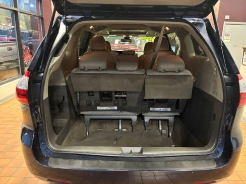Used 2018 Toyota Sienna XLE Premium image 15