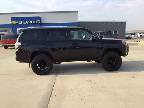 Used 2018 Toyota 4Runner SR5 AWD/4WD image 6