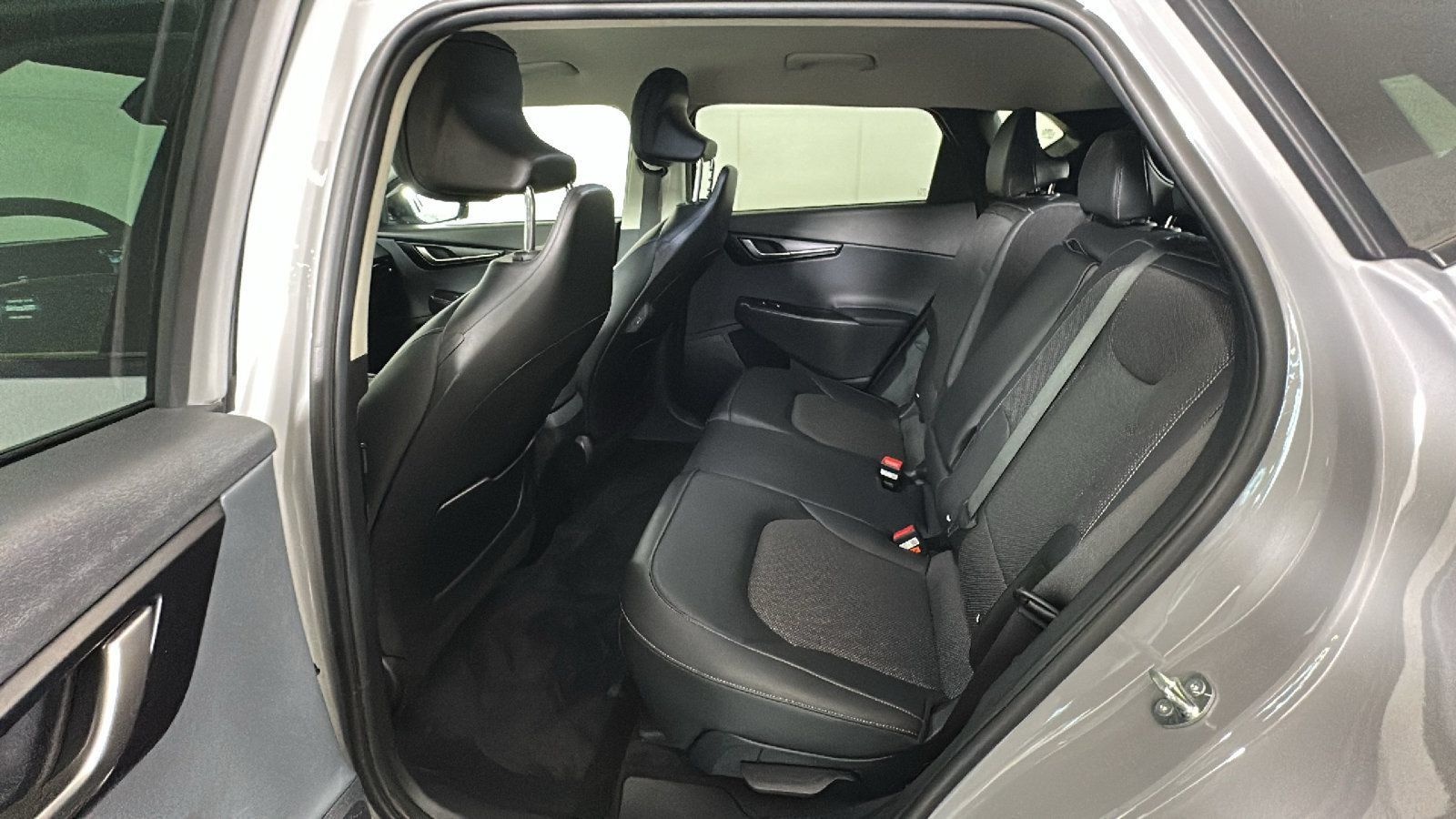 Used 2025 Kia EV6 Light AWD/4WD image 31