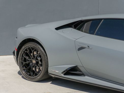 Used 2022 Lamborghini Huracan EVO RWD image 31
