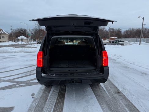 Used 2019 Chevrolet Suburban LT image 8