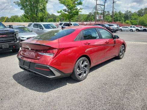 Used 2025 Hyundai Elantra SEL FWD image 3