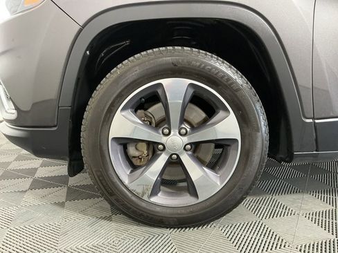 Used 2019 Jeep Cherokee Limited AWD/4WD image 29