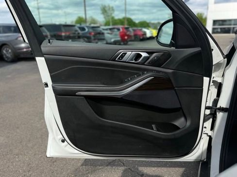 Used 2021 BMW X5 xDrive40i AWD/4WD image 11