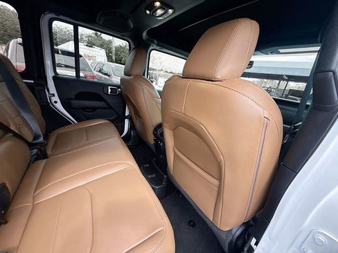 Used 2023 Jeep Wrangler Unlimited Sahara w/ Cold Weather Group image 32