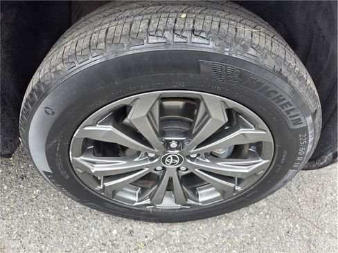 Used 2023 Toyota RAV4 XLE Premium AWD/4WD image 9