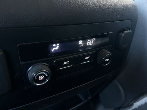 Used 2019 Chevrolet Suburban LT image 18