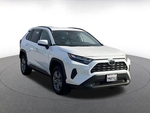 Used 2025 Toyota RAV4 XLE image 3
