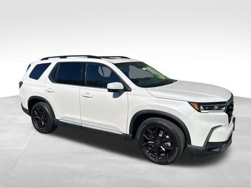 Used 2025 Honda Pilot Touring image 6