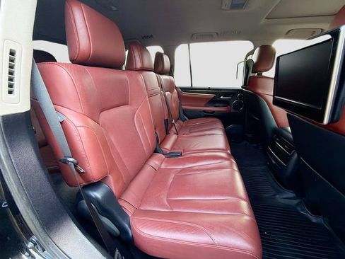 Used 2020 Lexus LX 570 4WD w/ Luxury Package image 29