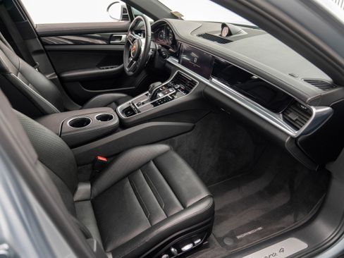 Used 2018 Porsche Panamera 4 image 33