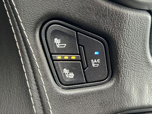 Used 2016 Chevrolet Suburban LTZ AWD/4WD image 23
