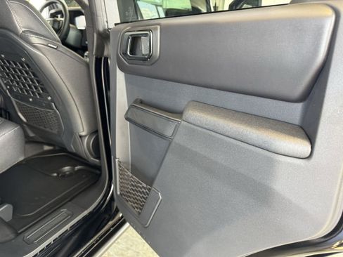 New 2025 Ford Bronco Badlands image 7