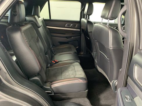 Used 2019 Ford Explorer XLT w/ Equipment Group 202A AWD/4WD image 36