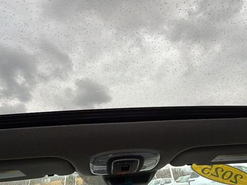 Used 2025 Hyundai Elantra SEL image 19