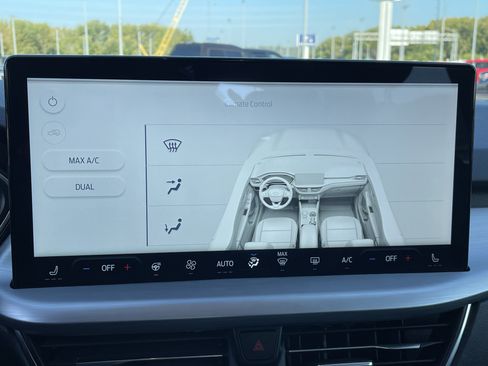 Used 2024 Ford Escape SE w/ PHEV Premium Package image 34