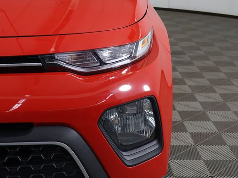 Used 2022 Kia Soul LX image 11