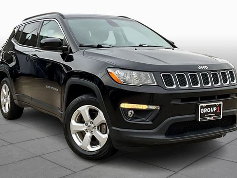 Used 2019 Jeep Compass Latitude w/ Cold Weather Group image 2