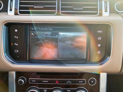 Used 2016 Land Rover Range Rover HSE image 8