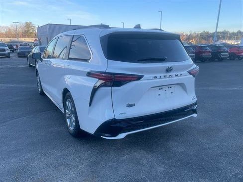 Certified 2023 Toyota Sienna XSE image 3