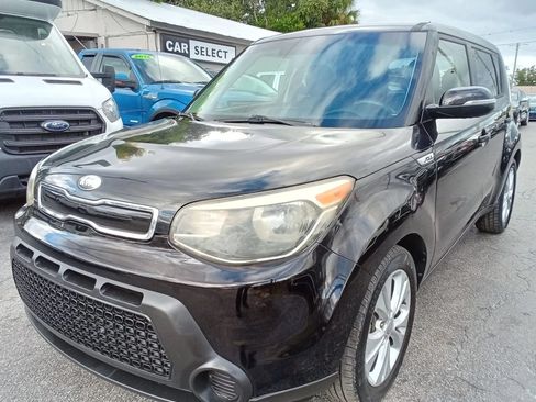 Used 2014 Kia Soul + FWD image 2