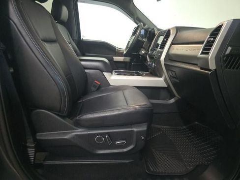 Used 2019 Ford F250 Lariat w/ Chrome Package AWD/4WD image 3
