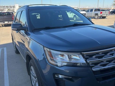 Used 2018 Ford Explorer XLT w/ Equipment Group 202A image 4