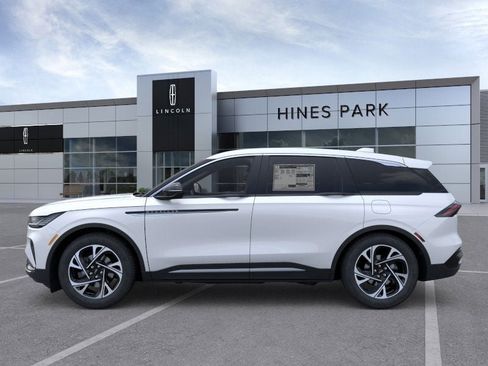 New 2026 Lincoln Nautilus Premier AWD/4WD image 3