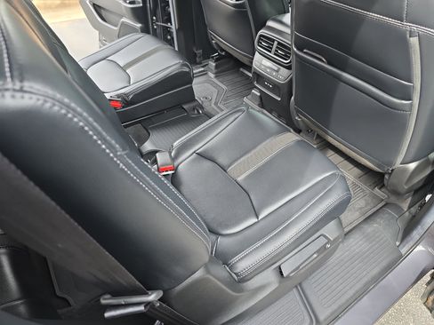 Used 2025 Honda Pilot Touring image 11