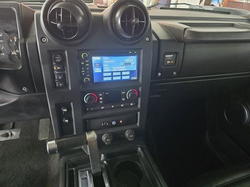 Used 2005 HUMMER H2 w/ Preferred Equipment Group image 21