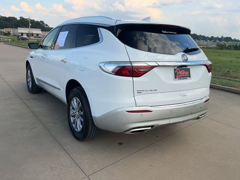 Used 2024 Buick Enclave Premium image 7
