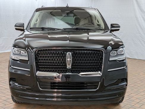 Used 2024 Lincoln Navigator Reserve AWD/4WD image 2
