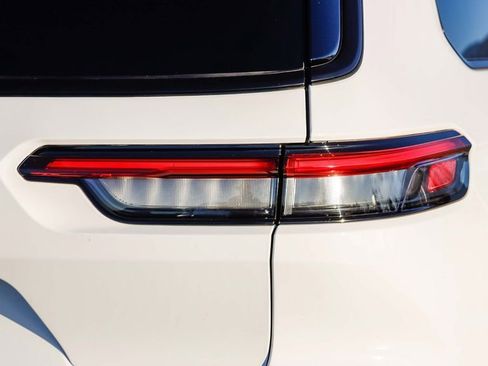 New 2025 Jeep Grand Cherokee L Laredo image 10