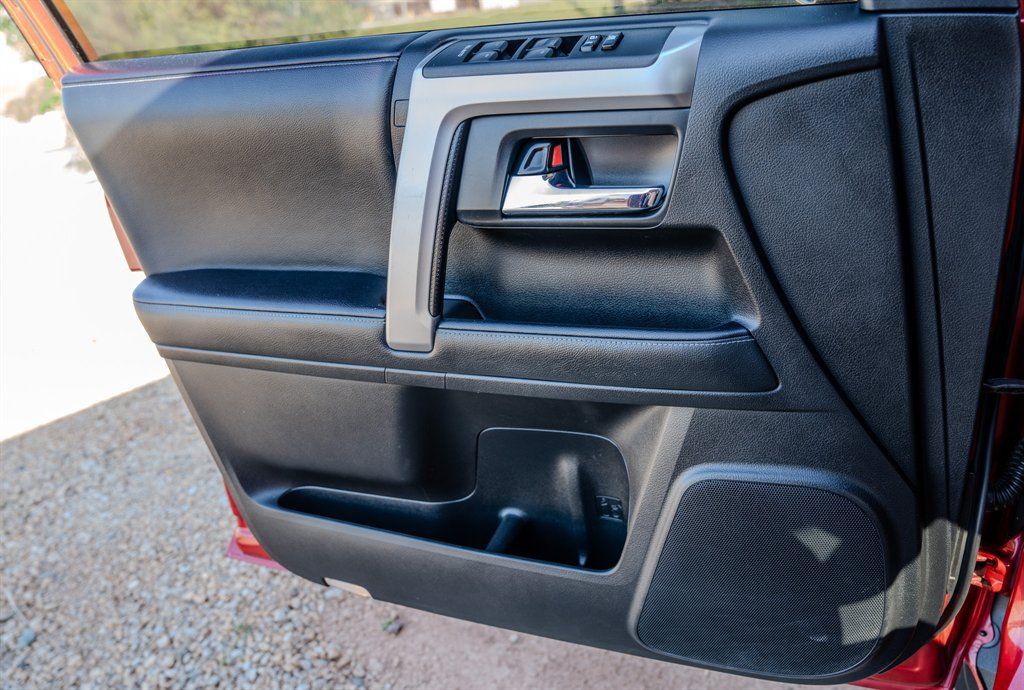 Used 2021 Toyota 4Runner SR5 AWD/4WD image 25