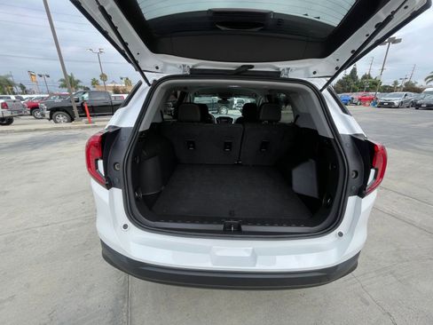 Used 2024 GMC Terrain SLE image 31