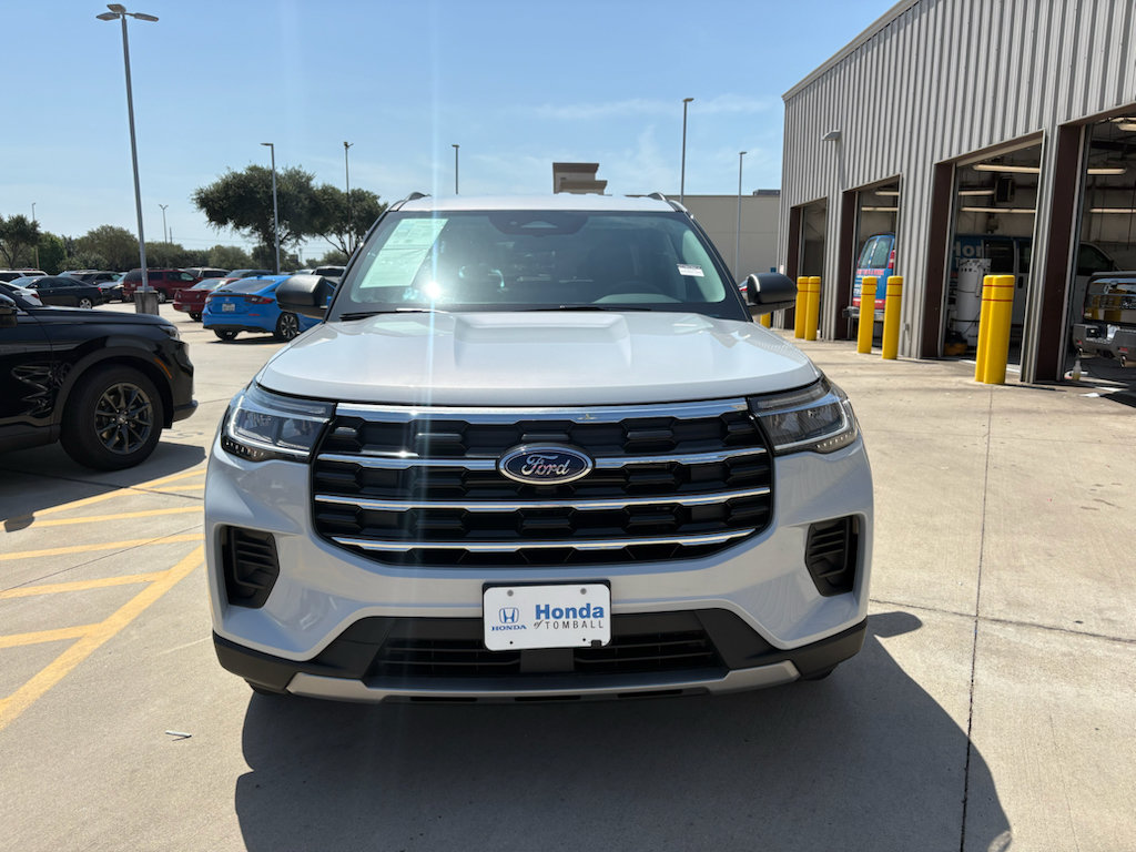Used 2026 Ford Explorer Active RWD image 3
