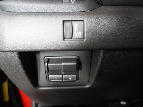 Used 2025 GMC Canyon Elevation image 25